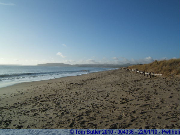 Photo ID: 004336, Looking along the Llyn from the beach, Pwllheli, Wales