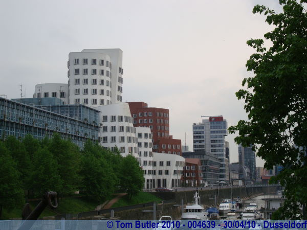 Photo ID: 004639, Modern buildings in the Media Harbour, Dusseldorf, Germany
