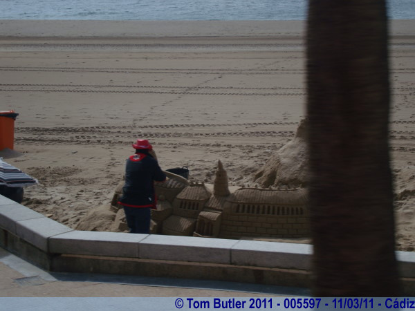 Photo ID: 005597, A man works on his sand sculpture, Cdiz, Spain