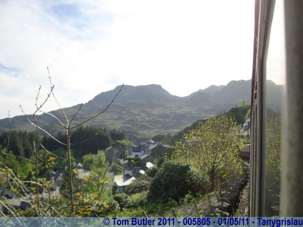 Photo ID: 005805, Mountains frame the town, Tanygrisiau, Wales