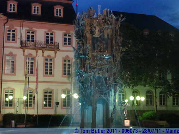Photo ID: 006073, The fountain in Schillerplatz, Mainz, Germany
