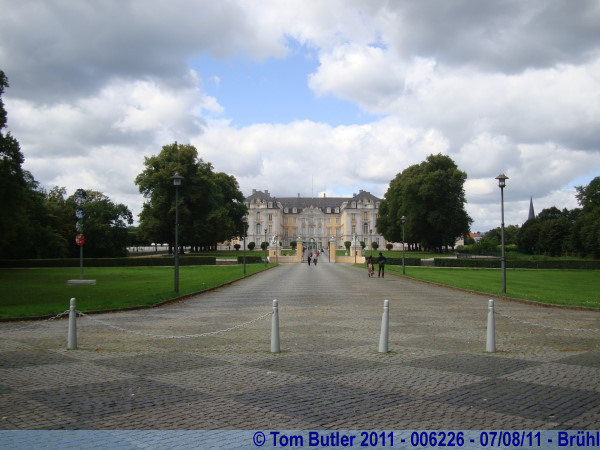 Photo ID: 006226, Approaching the palace, Brhl, Germany