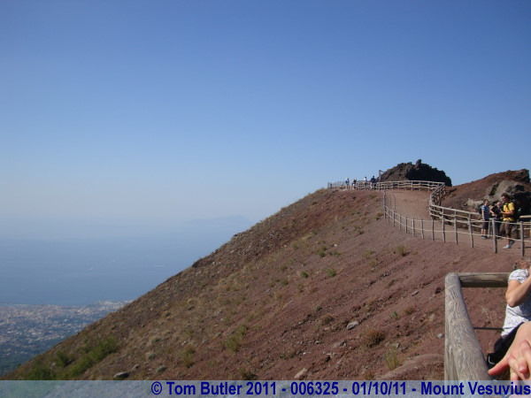 Photo ID: 006325, The rim path, Mount Vesuvius, Italy