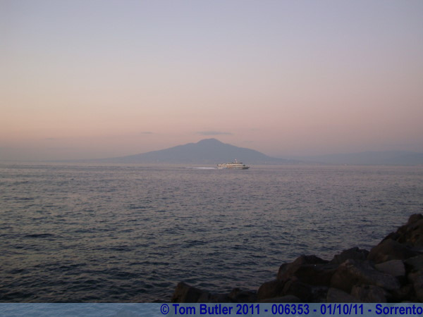 Photo ID: 006353, A hydrofoil from Capri darts in front of Vesuvius, Sorrento, Italy