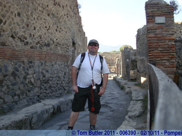 Photo ID: 006390, Standing in a side street, Pompei, Italy