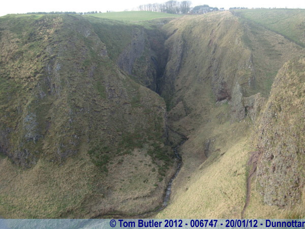 Photo ID: 006747, Looking down the cliffs, Dunnottar, Scotland