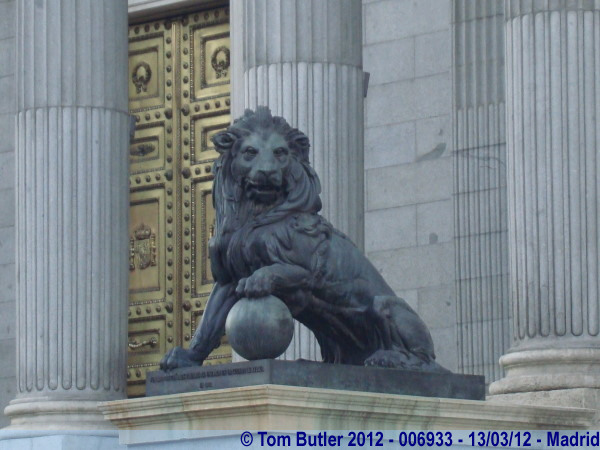 Photo ID: 006933, A lion outside the chamber of deputies, Madrid, Spain