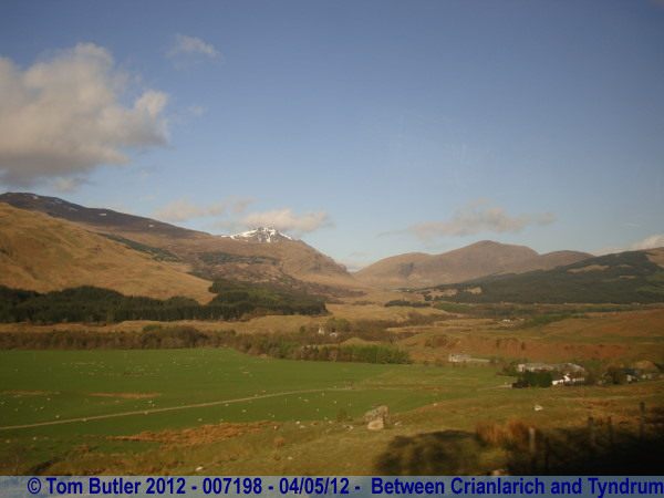 Photo ID: 007198, The mountains draw in around us, Between Crianlarich and Tyndrum, Scotland