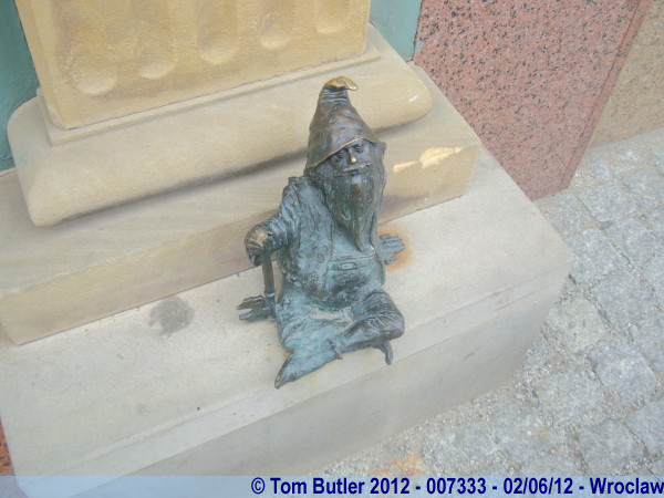 Photo ID: 007333, A gnome with a key, Wroclaw, Poland