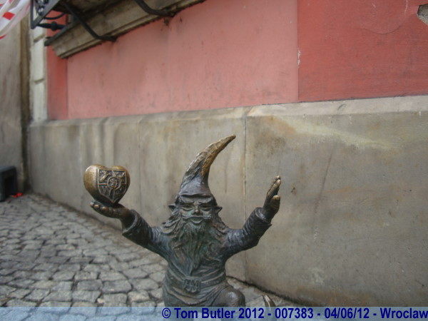 Photo ID: 007383, A gnome with a heart, Wroclaw, Poland