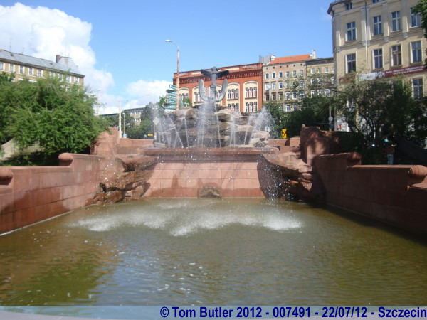 Photo ID: 007491, The anchor fountain, Szczecin, Poland