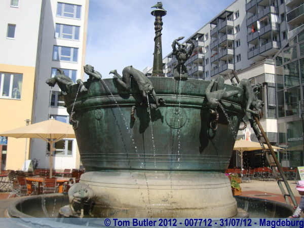 Photo ID: 007712, A fountain in Leiterstrae, Magdeburg, Germany