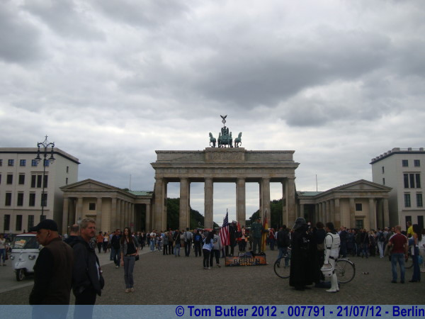 Photo ID: 007791, The Brandenburg gate on a busy Saturday, Berlin, Germany