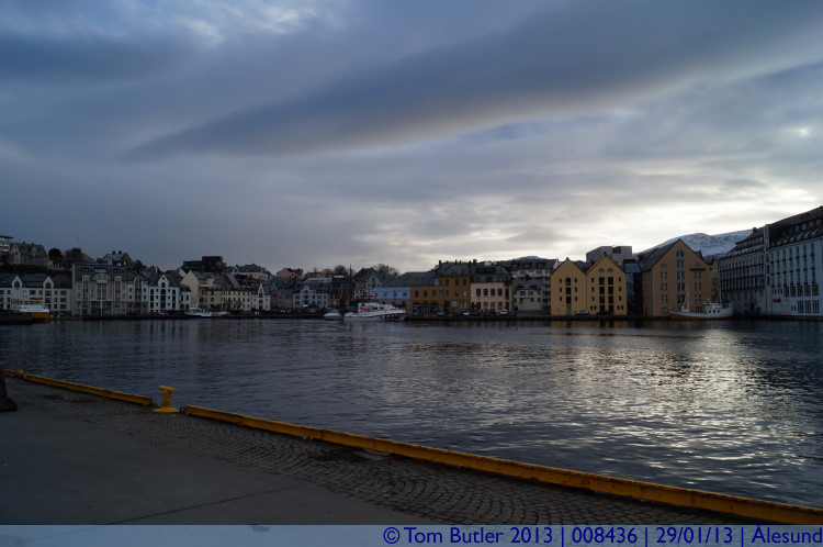 Photo ID: 008436, In the harbour, lesund, Norway