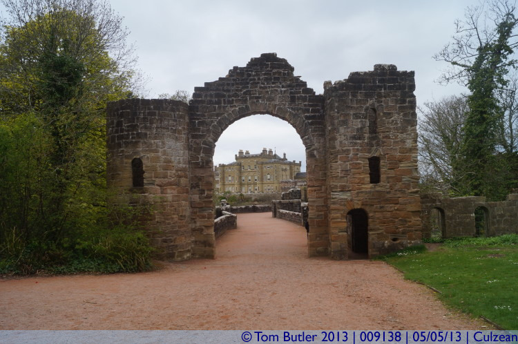 Photo ID: 009138, Approaching the castle, Culzean, Scotland