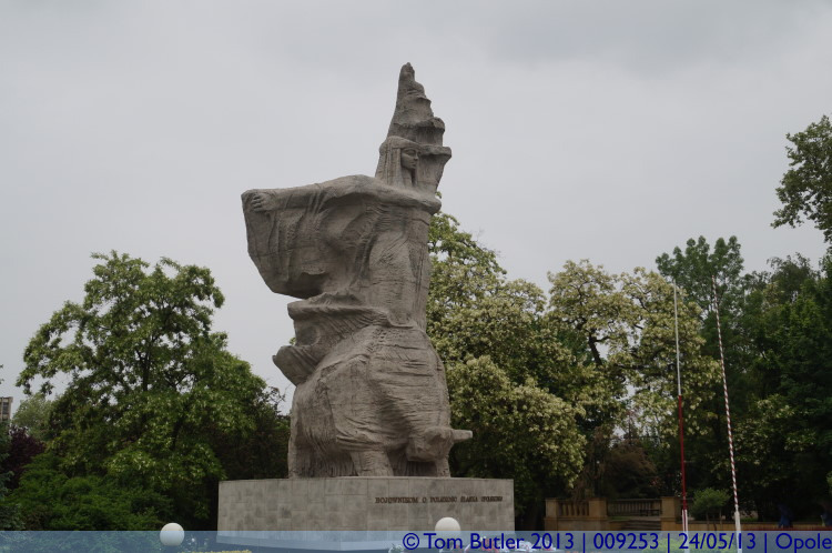Photo ID: 009253, Goddess Monument, Opole, Poland