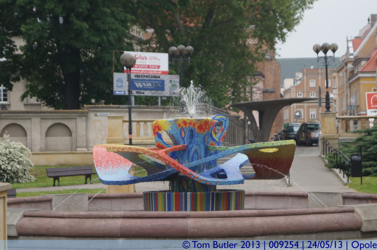 Photo ID: 009254, Modern art fountain, Opole, Poland