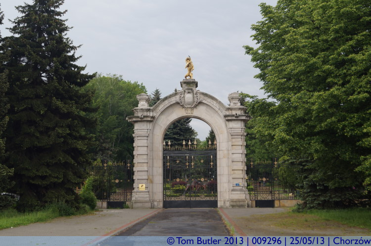Photo ID: 009296, Entrance gates to the zoo, Chorzw, Poland