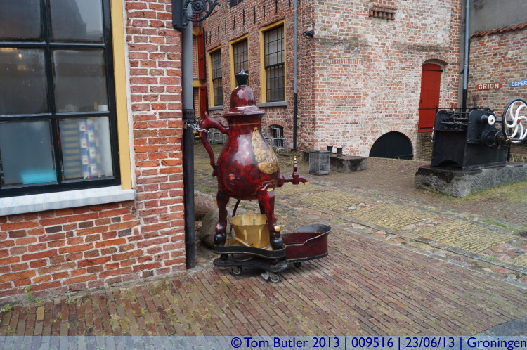 Photo ID: 009516, An oversized tea pot, Groningen, Netherlands
