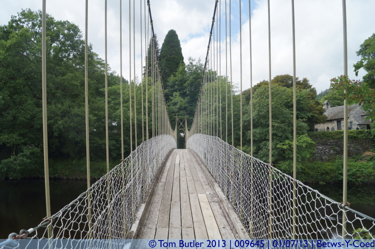 Photo ID: 009645, On the suspension Bridge, Betws-Y-Coed, Wales