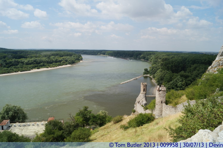 Photo ID: 009958, The Danube and the Castle, Devin, Slovakia