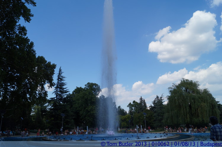 Photo ID: 010062, The musical fountain, Budapest, Hungary