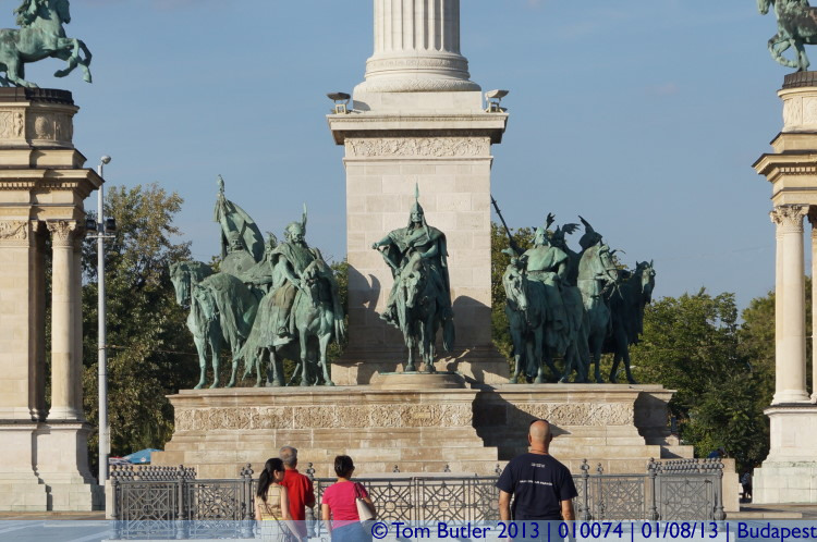 Photo ID: 010074, At the base of the column, Budapest, Hungary