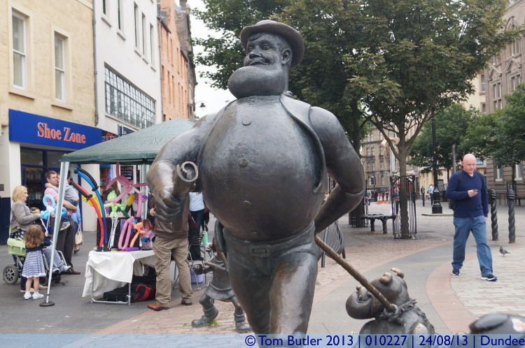 Photo ID: 010227, Desperate Dan goes for a walk, Dundee, Scotland
