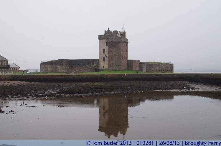 Photo ID: 010281, Castle and Harbour, Broughty Ferry, Scotland