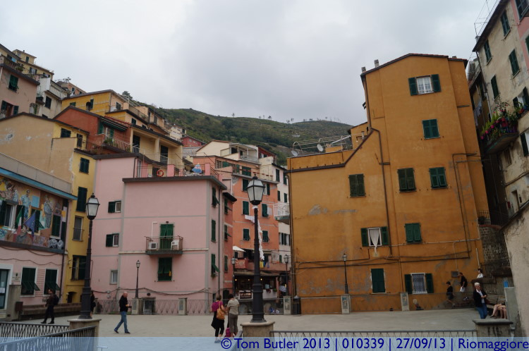 Photo ID: 010339, Looking up to the hills, Riomaggiore, Italy