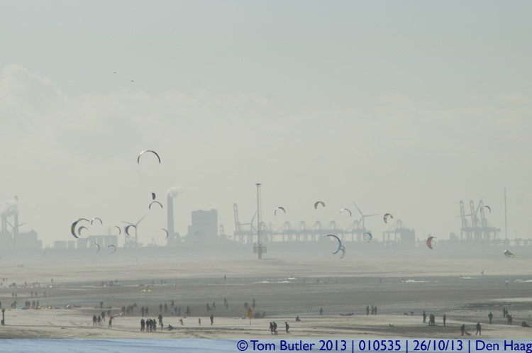 Photo ID: 010535, Kites and Hoek van Holland port, Den Haag, Netherlands