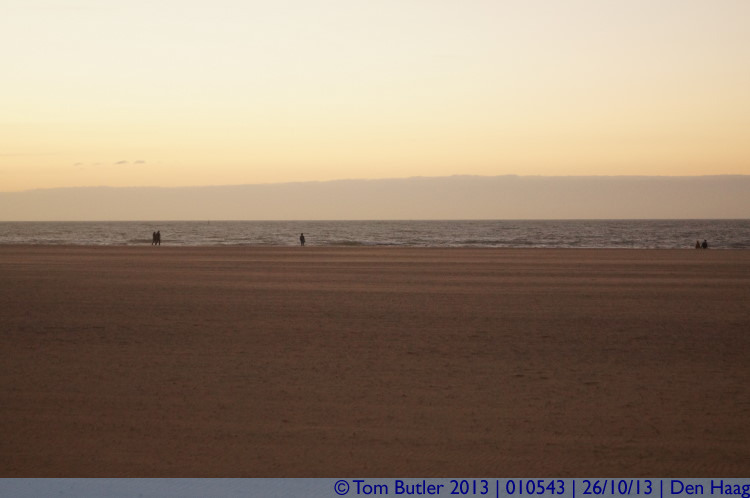 Photo ID: 010543, Walkers on an empty beach, Den Haag, Netherlands