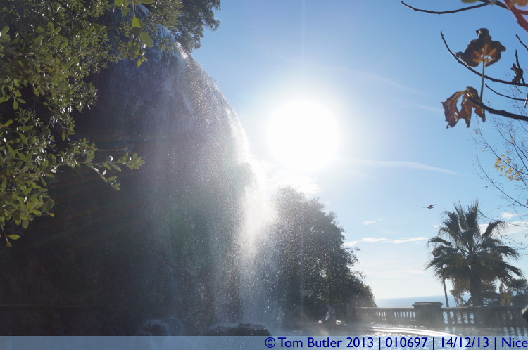 Photo ID: 010697, Waterfall and sun, Nice, France