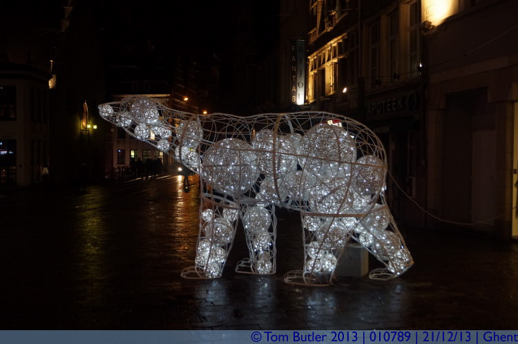 Photo ID: 010789, An illuminated bear, Ghent, Belgium