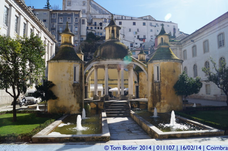 Photo ID: 011107, The fountain in the Jardim da Manga, Coimbra, Portugal