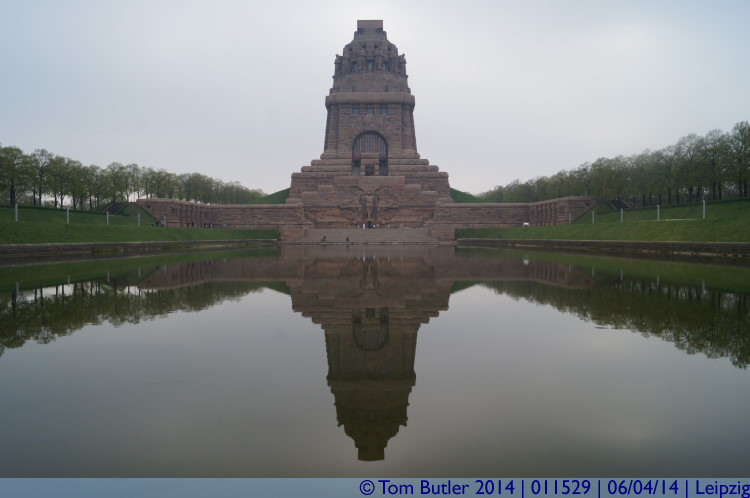 Photo ID: 011529, Monument and lake, Leipzig, Germany