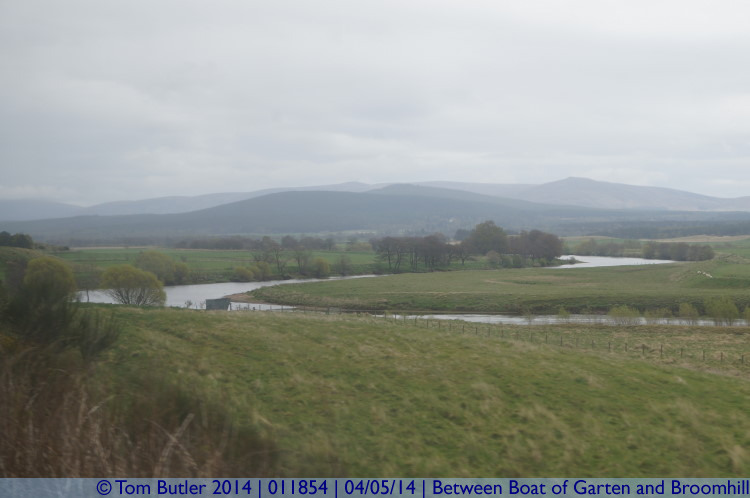 Photo ID: 011854, The Spey weaving its way through the highlands, Between Boat of Garten and Broomhill, Scotland