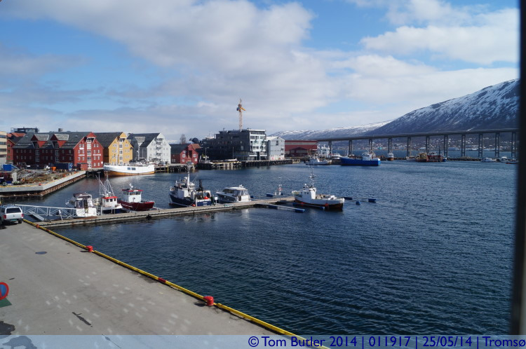 Photo ID: 011917, Harbour in the morning, Troms, Norway
