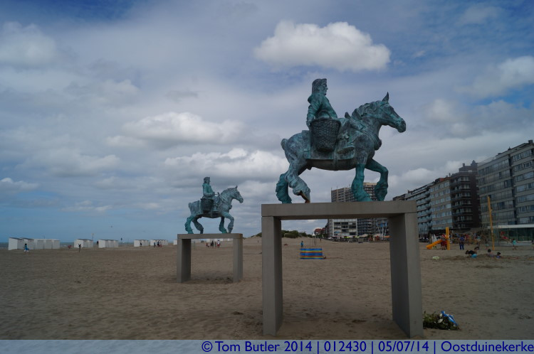 Photo ID: 012430, Statues by the beach, Oostduinkerke, Belgium