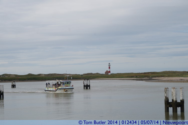 Photo ID: 012434, Lighthouse and Boat Tour, Nieuwpoort, Belgium