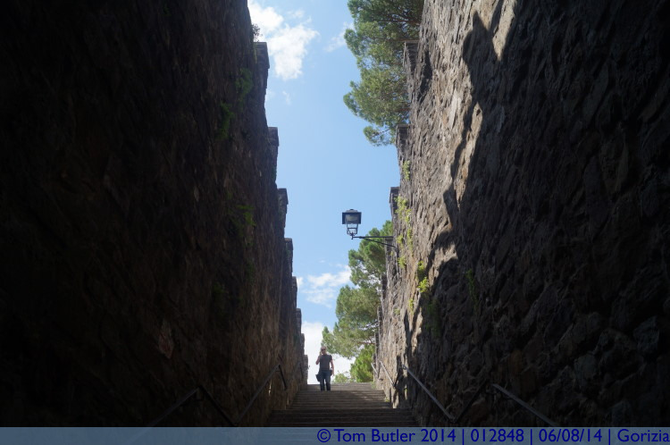 Photo ID: 012848, Entering the castle, Gorizia, Italy