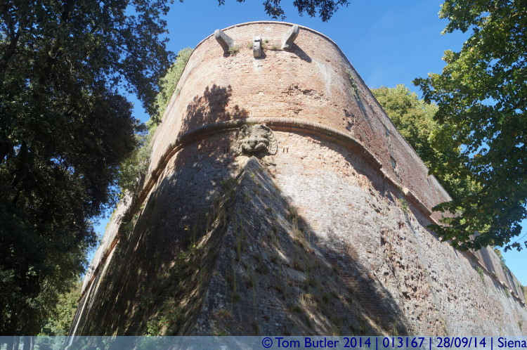 Photo ID: 013167, Sturdy fortress, Siena, Italy