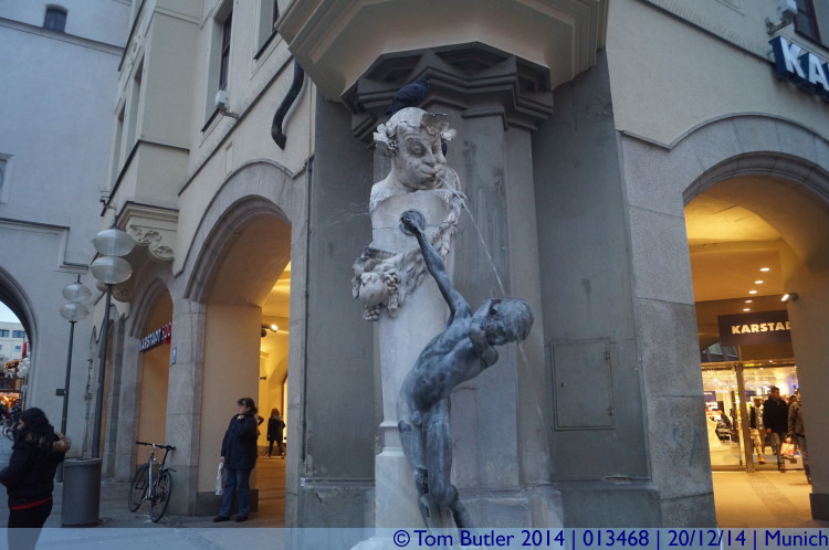 Photo ID: 013468, Statue at the top of Neuhauser Strae, Munich, Germany