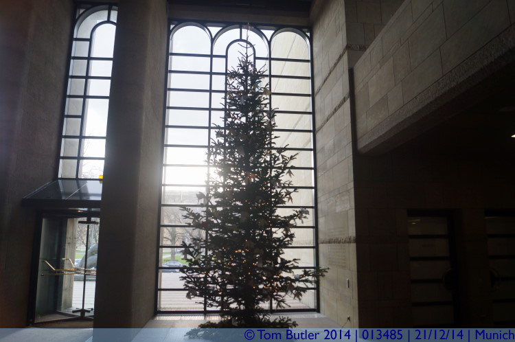 Photo ID: 013485, Christmas in the Neue Pinakothek, Munich, Germany