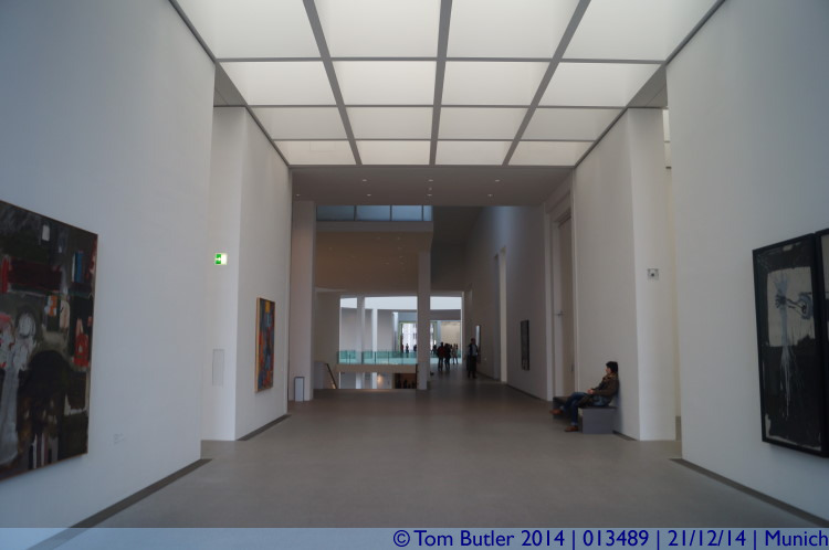 Photo ID: 013489, Inside the gallery, Munich, Germany
