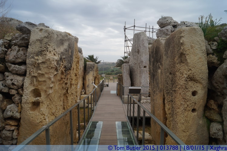 Photo ID: 013788, Looking through the temple, Xaghra, Malta