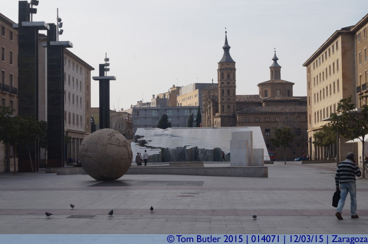 Photo ID: 014071, Fountain in the plaza, Zaragoza, Spain