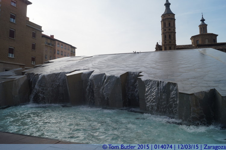 Photo ID: 014074, Waterfall fountain, Zaragoza, Spain