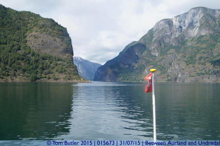 Photo ID: 015673, 90 degree turn, Between Aurland and Undredel, Norway