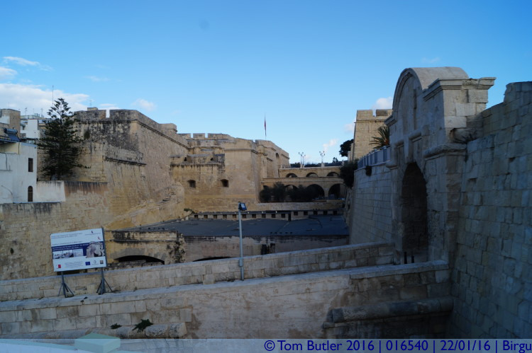 Photo ID: 016540, Entrances to Birgu, Birgu, Malta